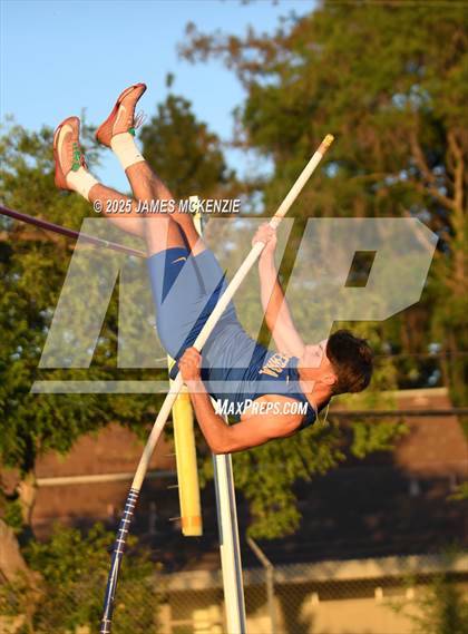 Thumbnail 3 in WCAL Finals (Pole Vault) photogallery.