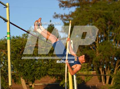 Thumbnail 3 in WCAL Finals (Pole Vault) photogallery.