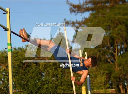 Thumbnail 1 in WCAL Finals (Pole Vault) photogallery.