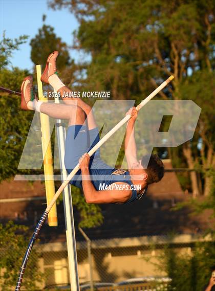 Thumbnail 2 in WCAL Finals (Pole Vault) photogallery.