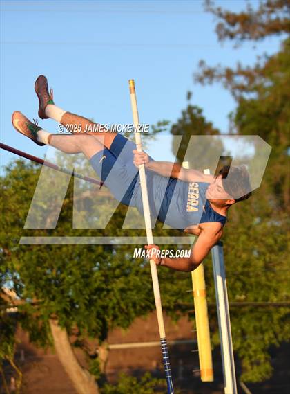 Thumbnail 1 in WCAL Finals (Pole Vault) photogallery.