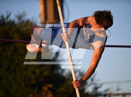 Thumbnail 1 in WCAL Finals (Pole Vault) photogallery.