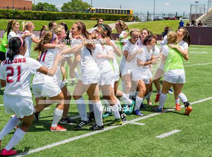 Thumbnail 2 in Cinco Ranch vs Tompkins (UIL 6A Regional Final) photogallery.