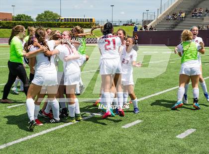 Thumbnail 3 in Cinco Ranch vs Tompkins (UIL 6A Regional Final) photogallery.
