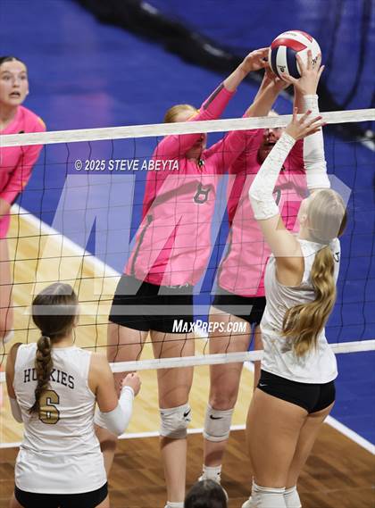 Thumbnail 1 in Battle Mountain vs. Green Mountain (CHSAA 4A First Round Elimination Bracket) photogallery.