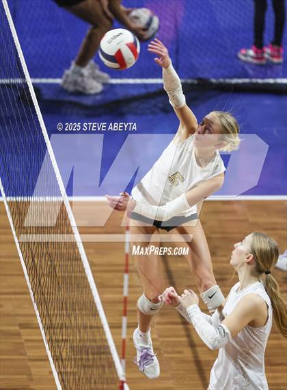 Thumbnail 2 in Battle Mountain vs. Green Mountain (CHSAA 4A First Round Elimination Bracket) photogallery.