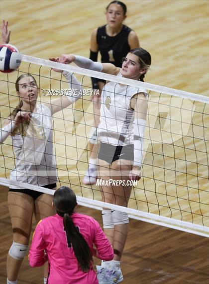 Thumbnail 2 in Battle Mountain vs. Green Mountain (CHSAA 4A First Round Elimination Bracket) photogallery.