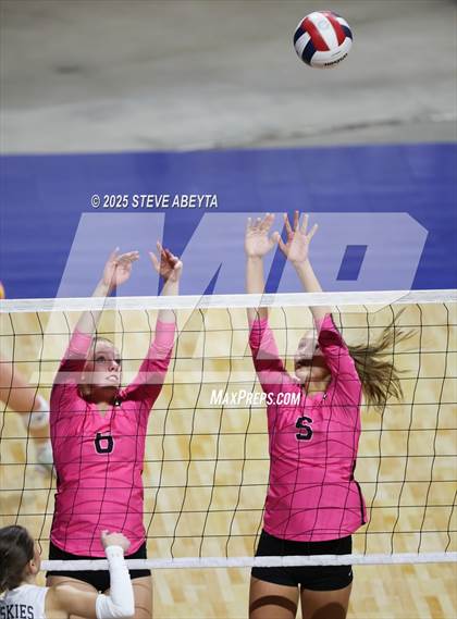 Thumbnail 2 in Battle Mountain vs. Green Mountain (CHSAA 4A First Round Elimination Bracket) photogallery.