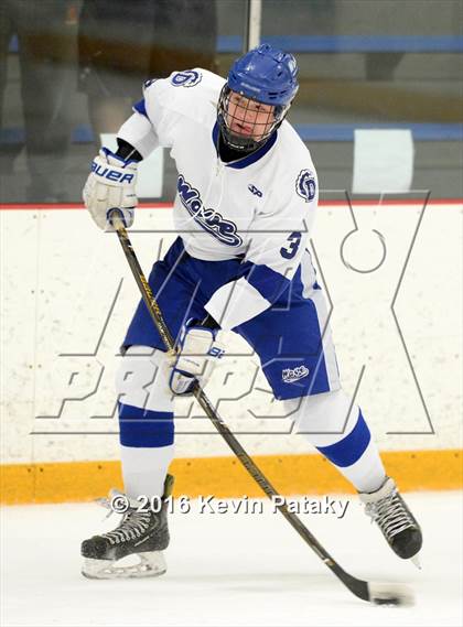 Thumbnail 1 in St. Joseph vs. Darien (CIAC D1 Quarterfinal) photogallery.