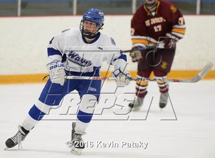 Thumbnail 1 in St. Joseph vs. Darien (CIAC D1 Quarterfinal) photogallery.