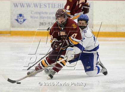 Thumbnail 1 in St. Joseph vs. Darien (CIAC D1 Quarterfinal) photogallery.
