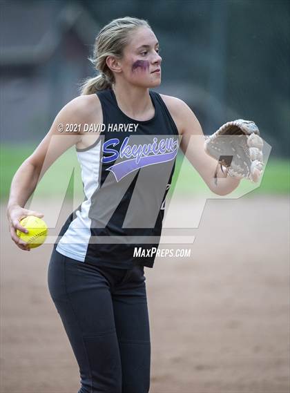 Thumbnail 2 in Skyview vs. Green Mountain photogallery.