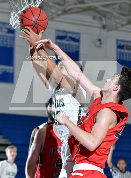Thumbnail 3 in Pleasant Grove vs. River Valley (Les Curry Invitational) photogallery.
