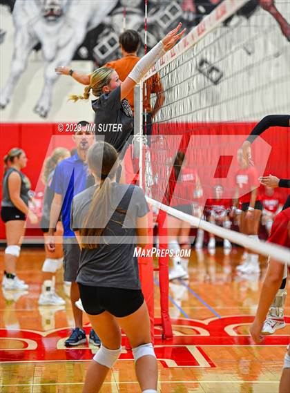 Thumbnail 3 in Columbus vs East Bernard (Scrimmage) photogallery.