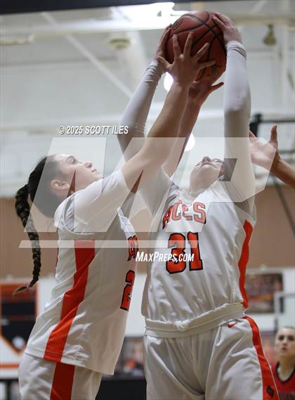 Thumbnail 1 in Pleasant @ Amanda-Clearcreek (OHSAA D5 Sectional) photogallery.
