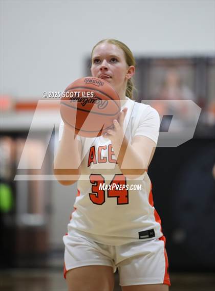 Thumbnail 2 in Pleasant @ Amanda-Clearcreek (OHSAA D5 Sectional) photogallery.
