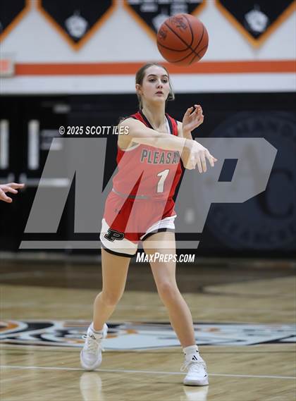Thumbnail 2 in Pleasant @ Amanda-Clearcreek (OHSAA D5 Sectional) photogallery.