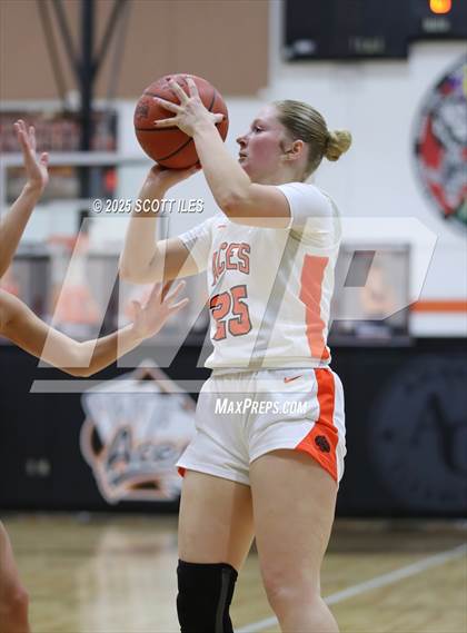 Thumbnail 2 in Pleasant @ Amanda-Clearcreek (OHSAA D5 Sectional) photogallery.