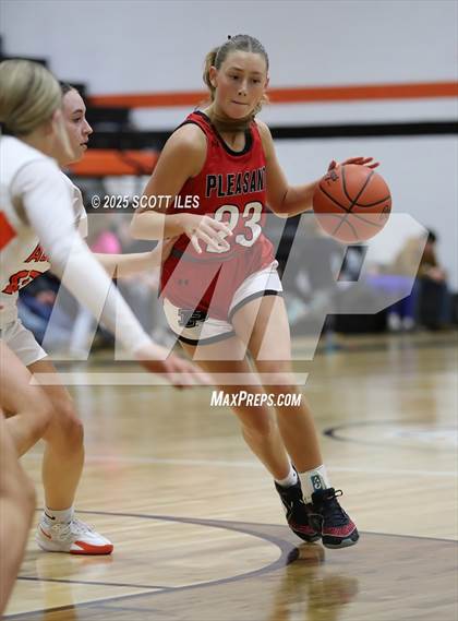 Thumbnail 2 in Pleasant @ Amanda-Clearcreek (OHSAA D5 Sectional) photogallery.