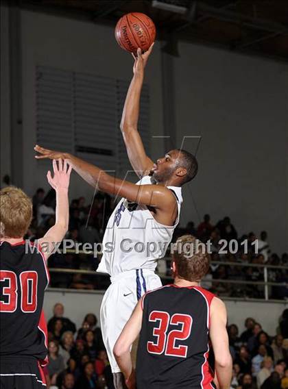Thumbnail 3 in Foothill @ Sacramento (CIF State NorCal D3 Playoffs) photogallery.