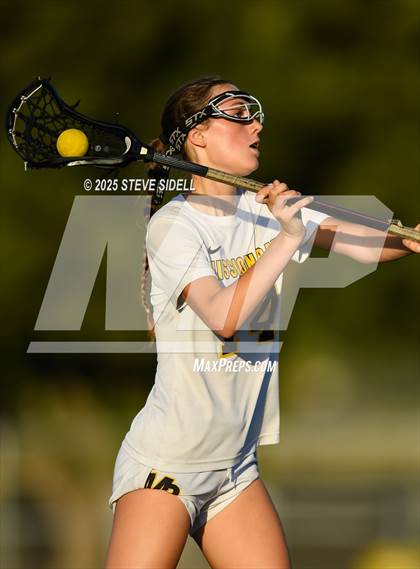 Thumbnail 2 in Mission Bay vs. Helix (CIFSD D3 Quarterfinal) photogallery.