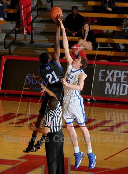 Thumbnail 2 in Saddleback Valley Christian vs. Santa Margarita (Nike Extravaganza) photogallery.