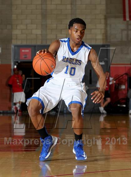 Thumbnail 2 in Saddleback Valley Christian vs. Santa Margarita (Nike Extravaganza) photogallery.