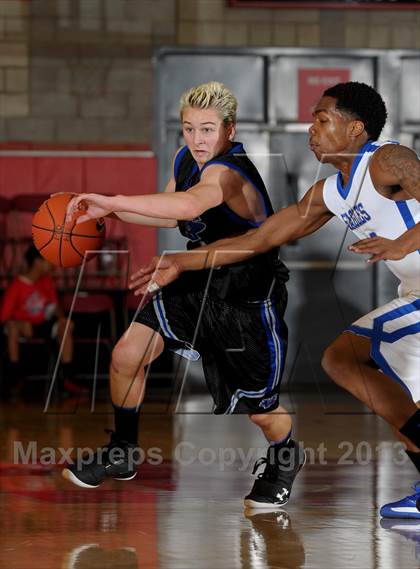 Thumbnail 1 in Saddleback Valley Christian vs. Santa Margarita (Nike Extravaganza) photogallery.