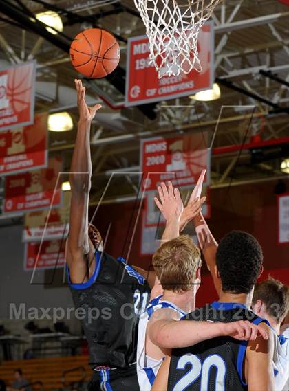 Thumbnail 1 in Saddleback Valley Christian vs. Santa Margarita (Nike Extravaganza) photogallery.