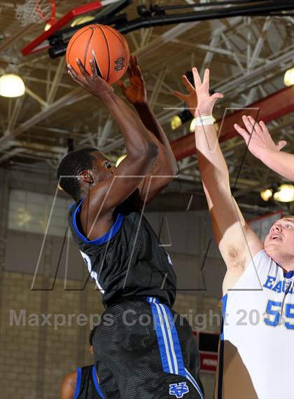 Thumbnail 3 in Saddleback Valley Christian vs. Santa Margarita (Nike Extravaganza) photogallery.