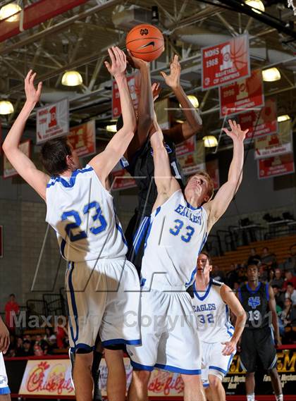 Thumbnail 1 in Saddleback Valley Christian vs. Santa Margarita (Nike Extravaganza) photogallery.