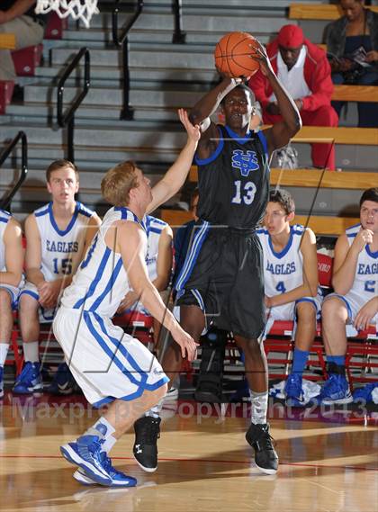 Thumbnail 3 in Saddleback Valley Christian vs. Santa Margarita (Nike Extravaganza) photogallery.