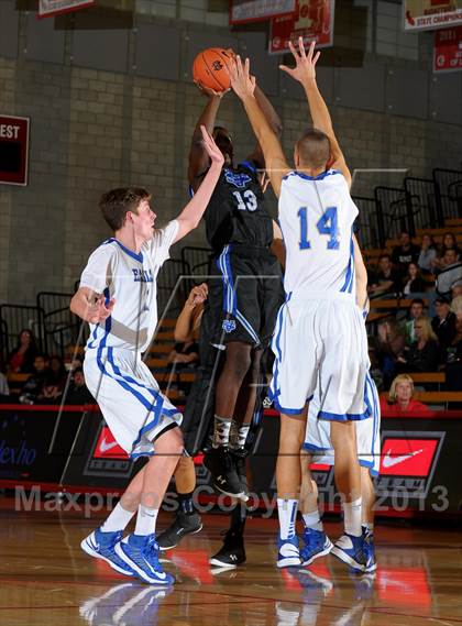 Thumbnail 3 in Saddleback Valley Christian vs. Santa Margarita (Nike Extravaganza) photogallery.