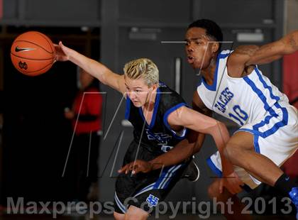 Thumbnail 2 in Saddleback Valley Christian vs. Santa Margarita (Nike Extravaganza) photogallery.
