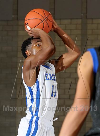 Thumbnail 3 in Saddleback Valley Christian vs. Santa Margarita (Nike Extravaganza) photogallery.