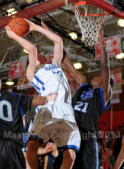 Thumbnail 1 in Saddleback Valley Christian vs. Santa Margarita (Nike Extravaganza) photogallery.