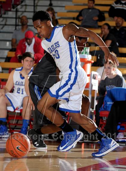 Thumbnail 1 in Saddleback Valley Christian vs. Santa Margarita (Nike Extravaganza) photogallery.