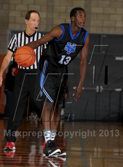 Thumbnail 2 in Saddleback Valley Christian vs. Santa Margarita (Nike Extravaganza) photogallery.