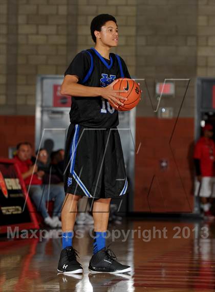 Thumbnail 2 in Saddleback Valley Christian vs. Santa Margarita (Nike Extravaganza) photogallery.
