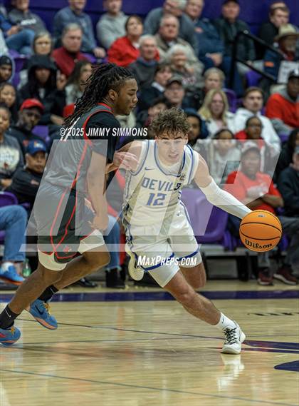Thumbnail 3 in Quincy vs. Alton (IHSA 4A Sectional Semifinals) photogallery.