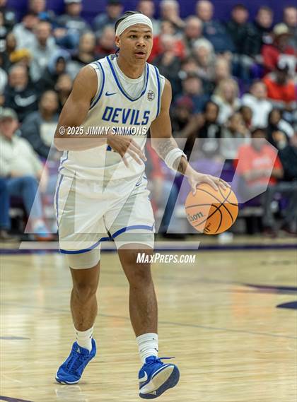 Thumbnail 3 in Quincy vs. Alton (IHSA 4A Sectional Semifinals) photogallery.
