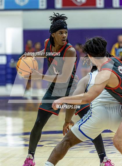 Thumbnail 3 in Quincy vs. Alton (IHSA 4A Sectional Semifinals) photogallery.