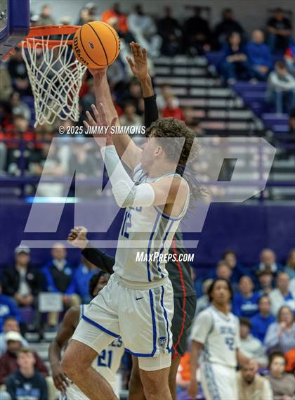 Thumbnail 2 in Quincy vs. Alton (IHSA 4A Sectional Semifinals) photogallery.