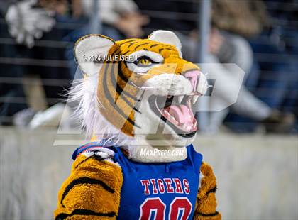 Thumbnail 3 in Woodville @ Tidehaven (UIL 3A D2 Semifinal Football Playoff) photogallery.