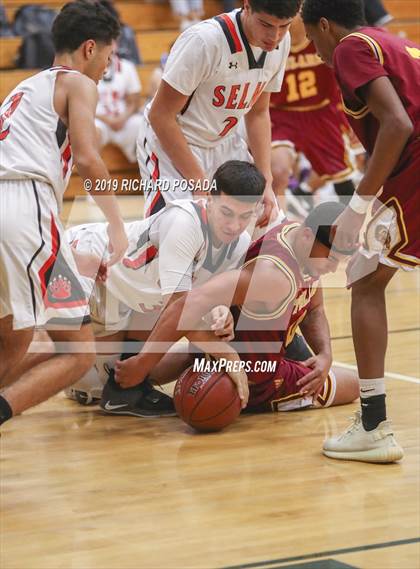Thumbnail 1 in Selma vs. Tulare Union (Andrew Bedoya Holiday Classic) photogallery.