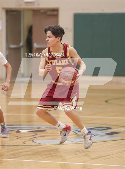 Thumbnail 3 in Selma vs. Tulare Union (Andrew Bedoya Holiday Classic) photogallery.