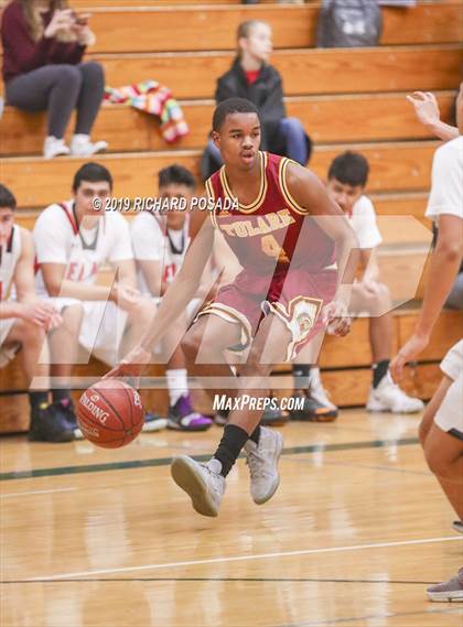 Thumbnail 2 in Selma vs. Tulare Union (Andrew Bedoya Holiday Classic) photogallery.