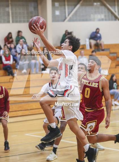 Thumbnail 2 in Selma vs. Tulare Union (Andrew Bedoya Holiday Classic) photogallery.