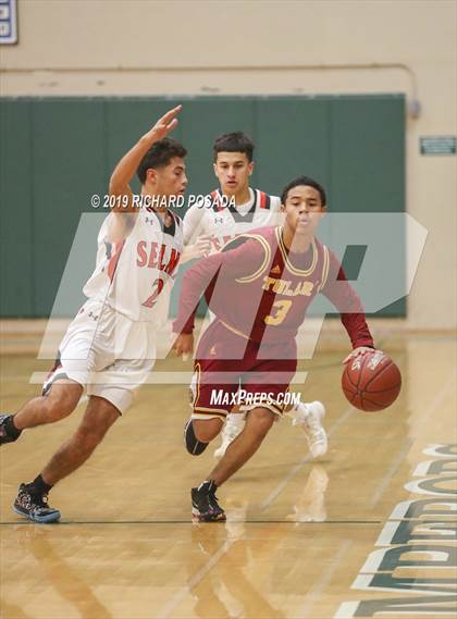 Thumbnail 2 in Selma vs. Tulare Union (Andrew Bedoya Holiday Classic) photogallery.