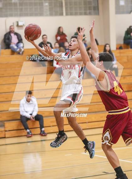 Thumbnail 3 in Selma vs. Tulare Union (Andrew Bedoya Holiday Classic) photogallery.